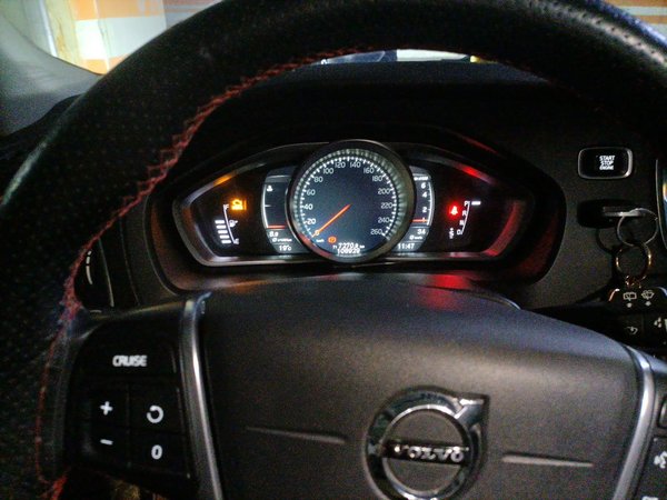 Volvo V40 2017, 108900 км, за 5985 USD - фото 12