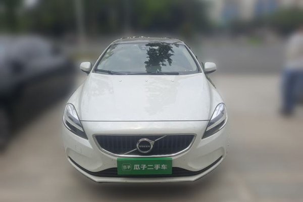 Volvo V40 2017, 92000 км, за 6611 USD