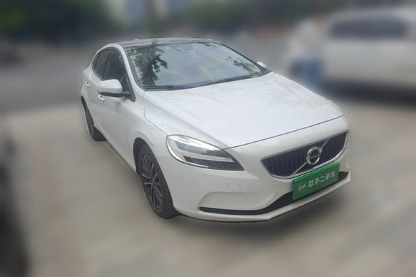 Volvo V40 2017, 92000 км, за 6611 USD