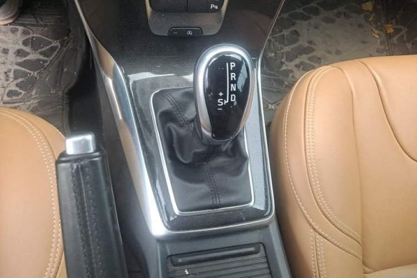 Volvo V40 2017, 92000 км, за 6611 USD - фото 15