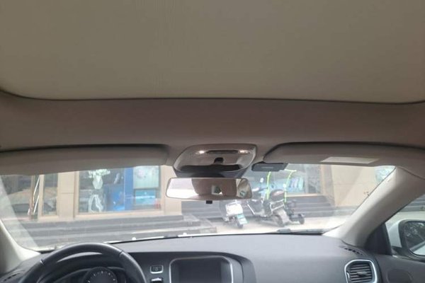 Volvo V40 2017, 92000 км, за 6611 USD - фото 19