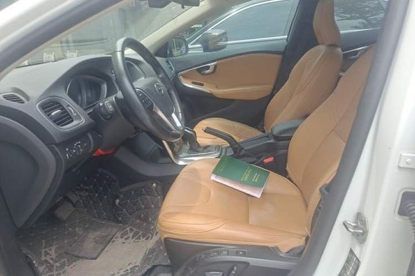 Volvo V40 2017, 92000 км, за 6611 USD - фото 16