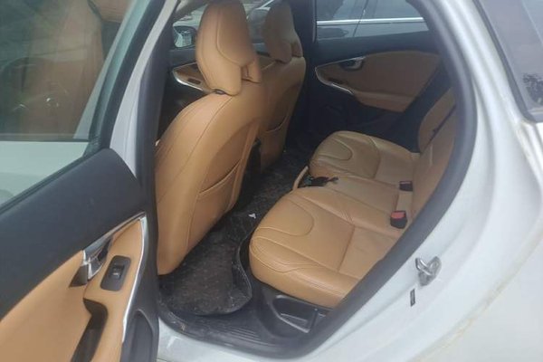 Volvo V40 2017, 92000 км, за 6611 USD - фото 18