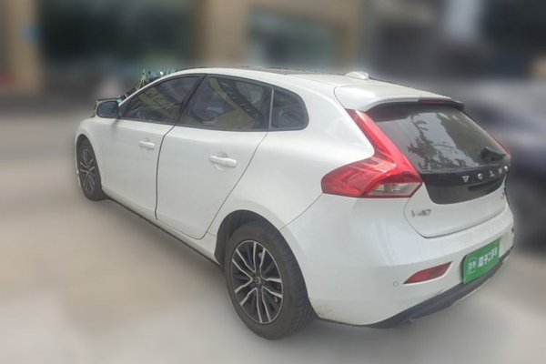 Volvo V40 2017, 92000 км, за 6611 USD