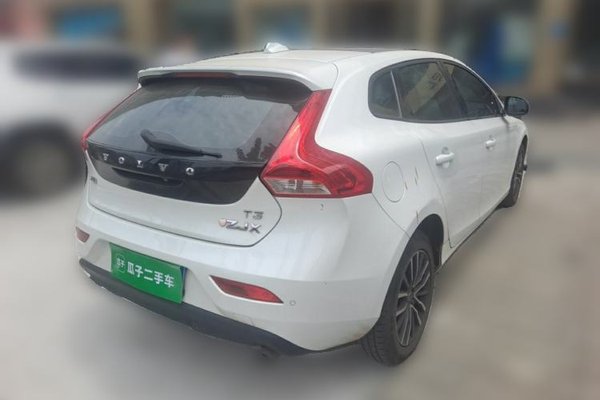 Volvo V40 2017, 92000 км, за 6611 USD - фото 6