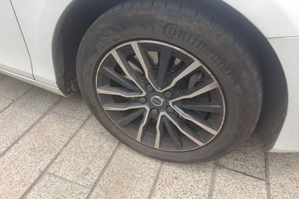 Volvo V40 2017, 92000 км, за 6611 USD - фото 8