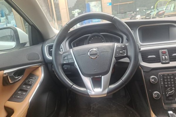 Volvo V40 2017, 92000 км, за 6611 USD - фото 11