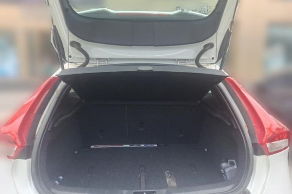 Volvo V40 2017, 92000 км, за 6611 USD - фото 20