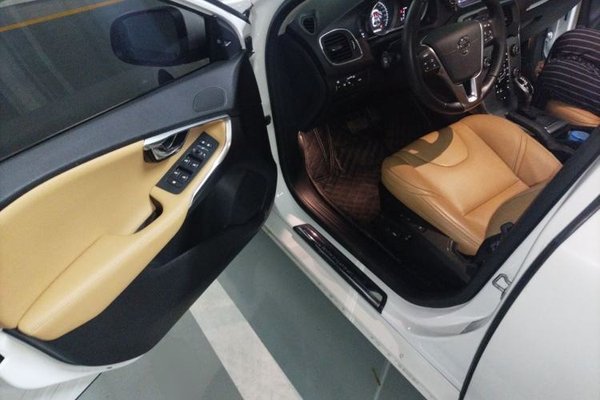 Volvo V40 2018, 22800 км, за 10143 USD - фото 13