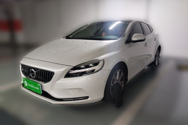Volvo V40 · 2018 год