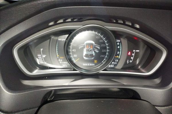 Volvo V40 2018, 22800 км, за 10143 USD - фото 8