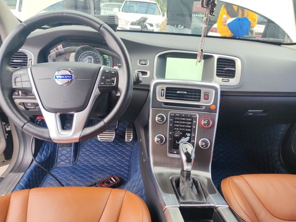 Volvo V60 2015, 196800 км, за 7841 USD - фото 9