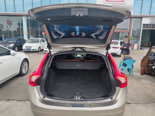 Volvo V60 2015, 196800 км, за 7841 USD - фото 18