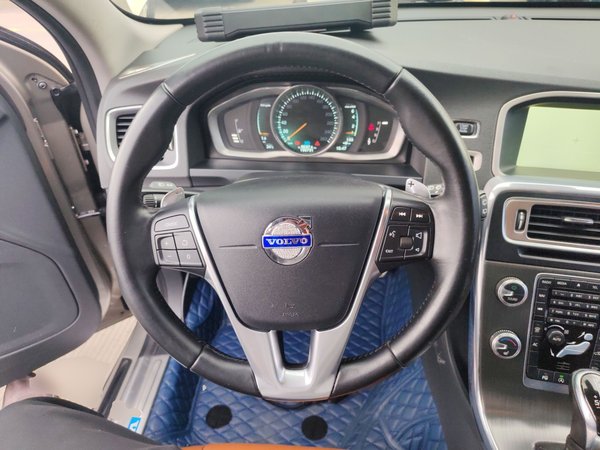 Volvo V60 2015, 196800 км, за 7841 USD - фото 10