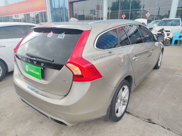 Volvo V60 2015, 196800 км, за 7841 USD - фото 6