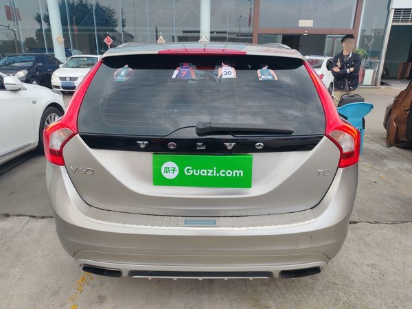 Volvo V60 2015, 196800 км, за 7841 USD