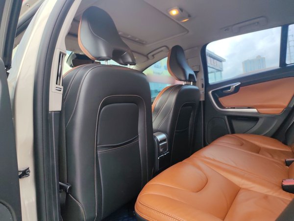 Volvo V60 2015, 196800 км, за 7841 USD - фото 17