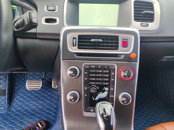 Volvo V60 2015, 196800 км, за 7841 USD - фото 12