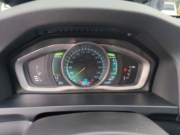 Volvo V60 2015, 196800 км, за 7841 USD - фото 11