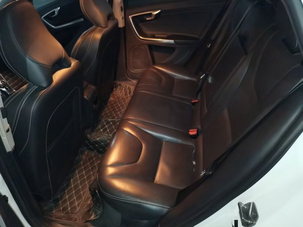 Volvo V60 2016, 64200 км, за 9099 USD - фото 18