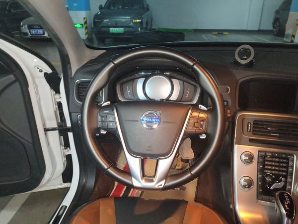 Volvo V60 2017, 77600 км, за 14685 USD - фото 7