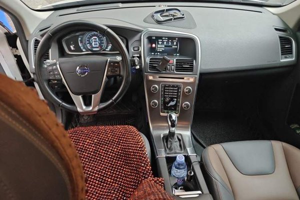 Volvo XC60 2015, 105600 км, за 8589 USD - фото 6