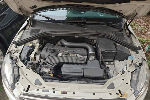 Volvo XC60 2015, 105600 км, за 8589 USD - фото 17