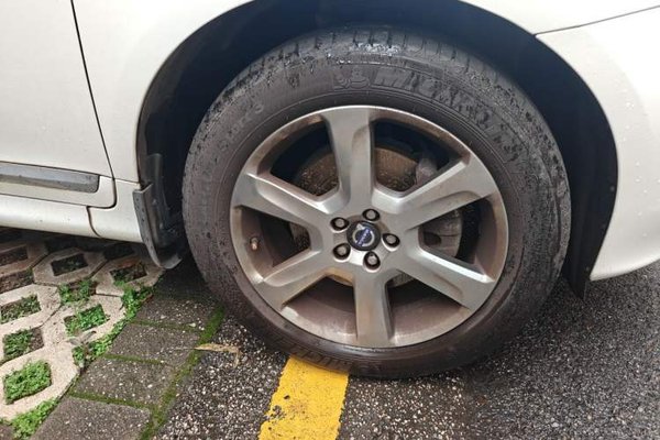 Volvo XC60 2015, 105600 км, за 8589 USD