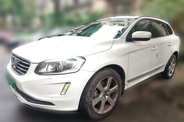 Volvo XC60 · 2015 год