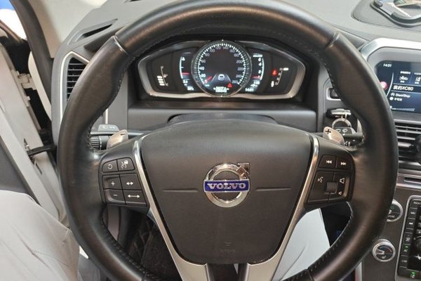 Volvo XC60 2015, 105600 км, за 8589 USD - фото 7