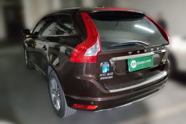 Volvo XC60 2017, 132200 км, за 10146 USD