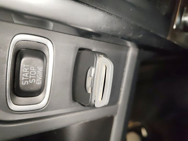 Volvo XC60 2017, 82200 км, за 10963 USD - фото 9