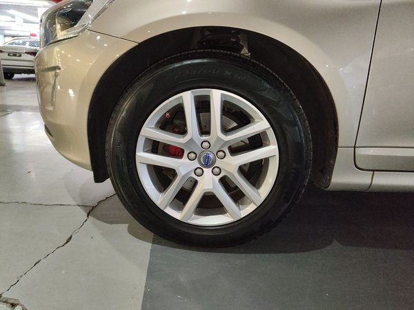 Volvo XC60 2017 T5 Smart Upgrade Edition, 2017 года