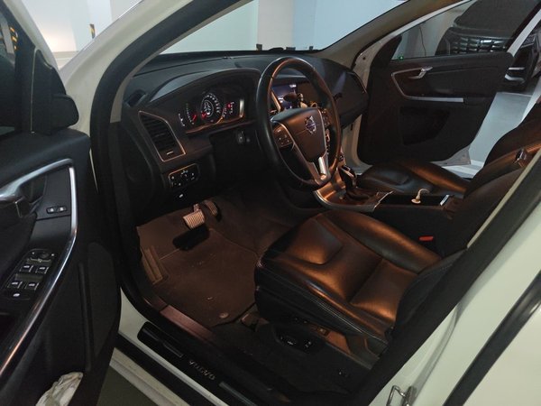 Volvo XC60 2017, 102600 км, за 9685 USD - фото 17