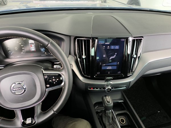 Volvo XC60 2019, 132400 км, за 17709 USD - фото 16