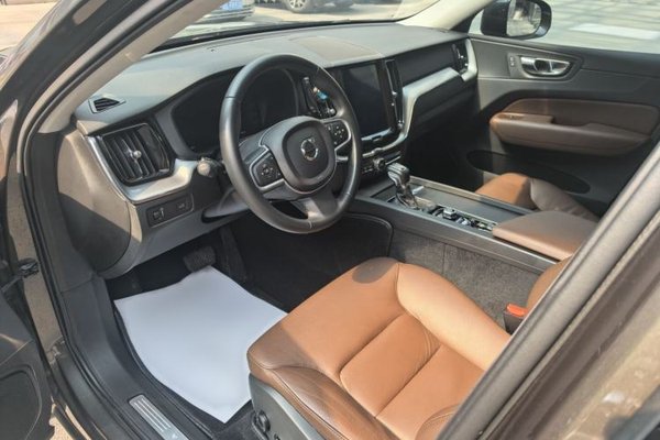 Volvo XC60 2019, 54100 км, за 16558 USD - фото 8