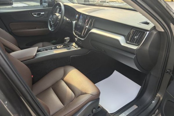 Volvo XC60 2019, 54100 км, за 16558 USD - фото 10