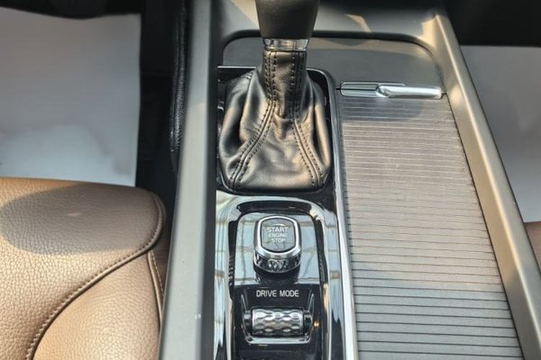 Volvo XC60 2019, 54100 км, за 16558 USD