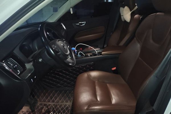 Volvo XC60 2019, 112000 км, за 15837 USD - фото 12