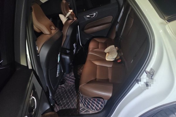 Volvo XC60 2019, 112000 км, за 15837 USD - фото 14