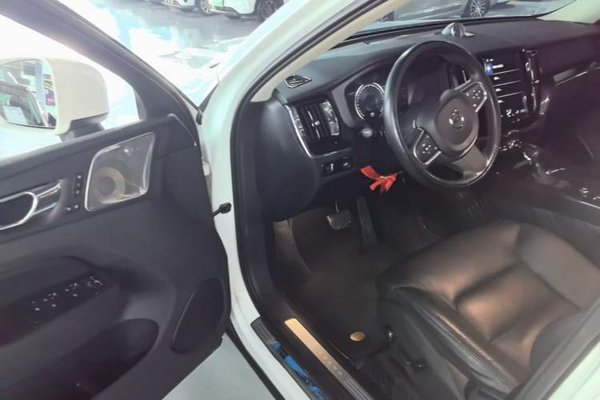 Volvo XC60 2019, 148900 км, за 16678 USD - фото 18