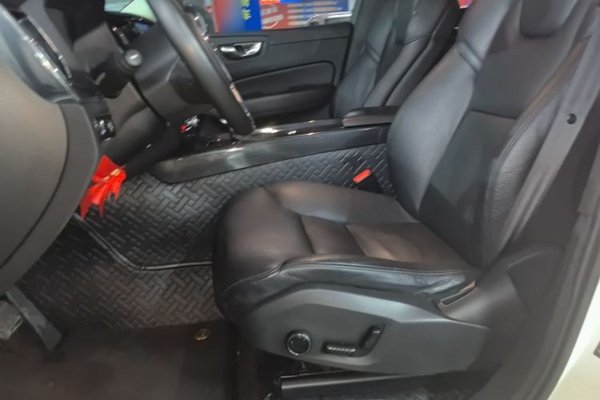 Volvo XC60 2019, 148900 км, за 16678 USD - фото 17