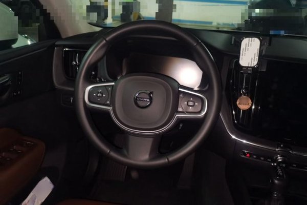 Volvo XC60 2019, 36400 км, за 17252 USD - фото 7