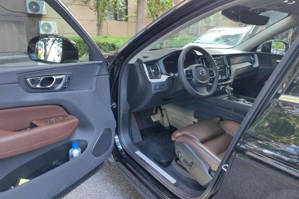Volvo XC60 2020, 58900 км, за 21798 USD - фото 17