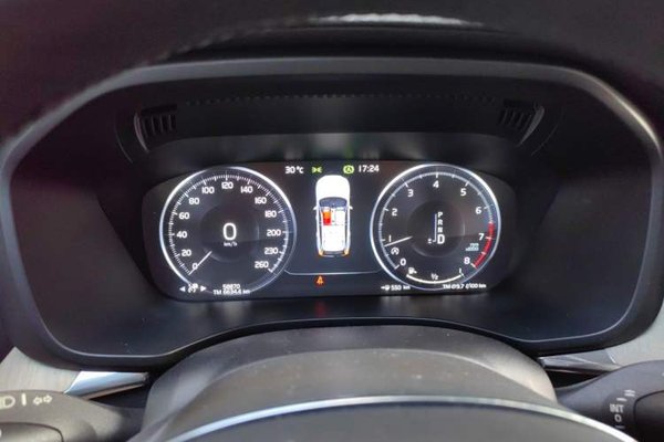 Volvo XC60 2020, 58900 км, за 21798 USD - фото 12