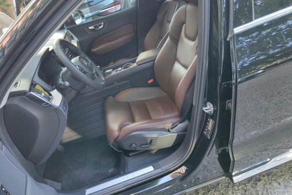 Volvo XC60 2020, 58900 км, за 21798 USD - фото 16