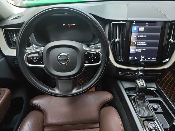 Volvo XC60 2020, 81300 км, за 19614 USD - фото 7