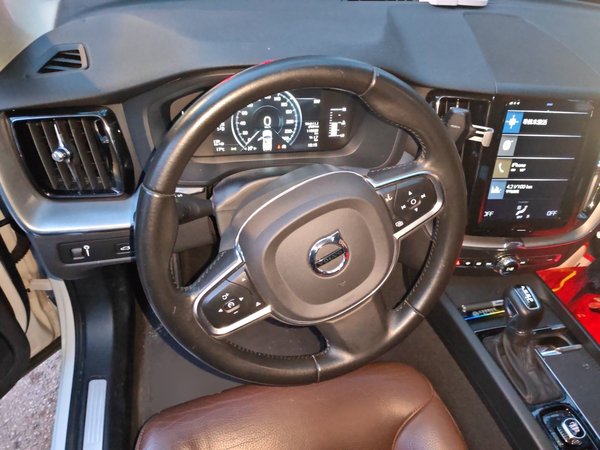 Volvo XC60 2020, 115600 км, за 18404 USD - фото 9