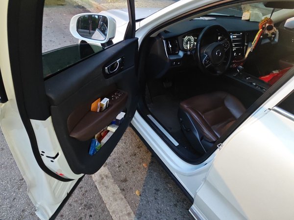 Volvo XC60 2020, 115600 км, за 18404 USD - фото 11