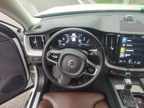 Volvo XC60 2020, 41800 км, за 20692 USD - фото 11